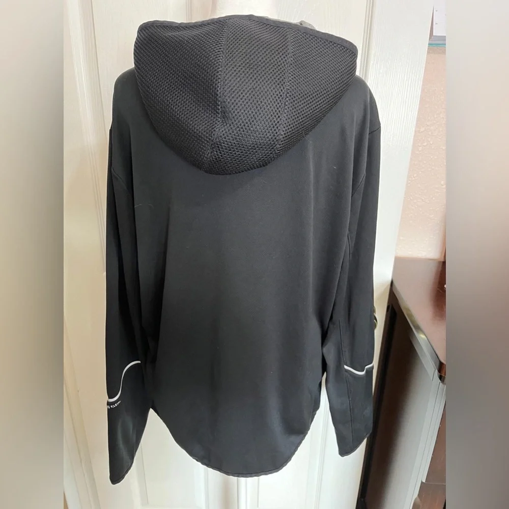 (T) Calvin Klein Black and white hoodie with mesh lining